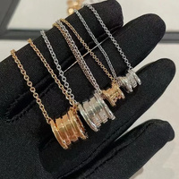 Collier de mode printemps européen et américain polyvalent avec chaîne de clavicule incrustée de diamants pour couple