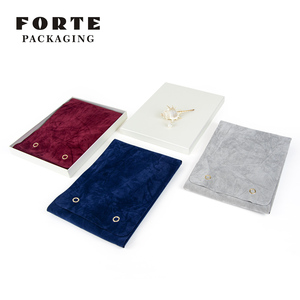 FORTE Emballage de bijoux haut de gamme personnalisé en velours et daim, présentoir à bijoux avec logo personnalisé, grand emballage pour collier - Product Image 3