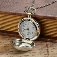 Montres de poche à quartz au design antique TO01 avec boîtier à motif floral argenté et chiffres arabes, style classique, collier