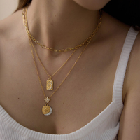 Collana J&D Original Design Ocean in Acciaio Inossidabile Placcato Oro 18K con Strass e Resina Blu, Bicolore, con Ciondoli Quadrati, Rotondi, Sole, Luna e Paperclip