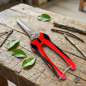 Tijeras de Podar para Jardín B-Fly Fabricadas en Taiwán, Acero Inoxidable 420 J2, Empuñadura Antideslizante Roja y Negra, Embalaje Personalizable - Product Image 1