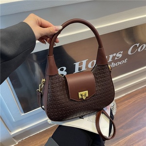 Popolare ed Elegante Borsa a Tracolla/a Spalla a Mezzaluna in PU da Donna, Nuova Collezione 2025, Versatile e di Alta Qualità - Product Image 1