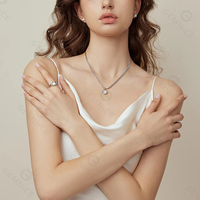 Conjunto de Joyería Gemnel de Plata 925 con Cuerda Trenzada y Madreperla, Collar de Cadena de Serpiente y Pendientes de Botón, Minimalista, Coordinado para Uso Diario