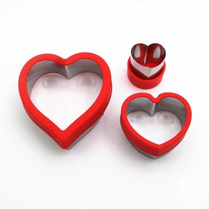 Heart Shape Sandwich Cutter And Sealer Set Kids <b>Cookie</b> Fruit Vegetable <b>Cutting</b> Mould - Product Image 4