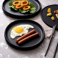 Piring Steak Bulat Hitam Matte dari Porselen Restoran Jepang, Piring Sajian Daging Hot Pot Putih