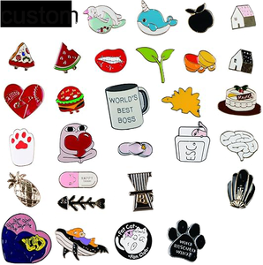 Pins metálicos Yin Yang para gatos, bonitos broches de aleación fundida con impresión UV de diseño de alienígena, ideales para ropa de gatos, souvenirs y regalos de amor. - Product Image 1