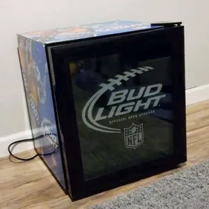 A cerveja 52L personalizada imprimindo bebe o mini refrigerador com porta de vidro
