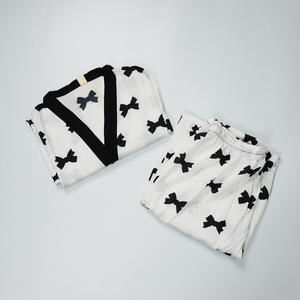 Conjunto de ropa de dormir de gran tamaño para mujer con logotipo personalizado del fabricante, pijamas de ocio de otoño y primavera de tela tejida de poliéster suave transpirable - Product Image 5