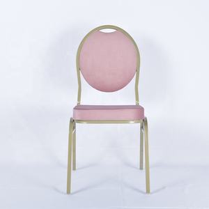 Vente en gros de chaises de restaurant empilables dorées, métalliques, fer et acier avec tissu en velours - Product Image 2