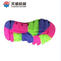 Machine de moulage par injection de semelles de chaussures en PVC à trois couleurs entièrement automatique et rotative Tiangang