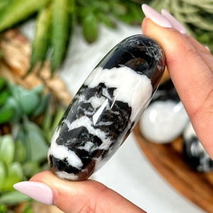 Piedra de Bolsillo Ovalada Pulida Natural de Jaspe Zebra al por Mayor para Decoración del Hogar Única y Regalos Navideños - Product Image 1