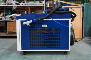 Nettoyeur laser continu à grande vitesse 1500W de 300mm de large pour l'élimination de la peinture antirouille du châssis/cadre du camion - Product Image 3