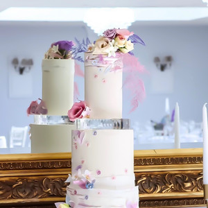 Plateau à gâteau rond transparent en acrylique, support de présentation de desserts pour la <span class=keywords><strong>d</strong></span>écoration de mariages et de fêtes, vente en gros <span class=keywords><strong>d</strong></span>'usine - Product Image 3