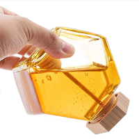 220Ml Datar Hexagon Disegel Honey 350G Stoples Kaca dengan Kayu Honey Dipper Penutup Tutup
