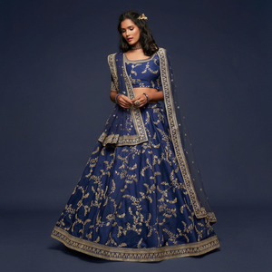 Conjunto de Lehenga Choli Azul Bordado Rivaayat House con Estampado Floral, Traje de Novia con Dupatta, Cuello Barco, Manga Corta, Largo hasta el Suelo - Product Image 1