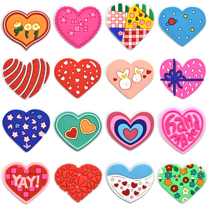 Alta calidad decoración corazones señoras botas bolsa encantos venta al por mayor personalizado corazón llavero accesorios PVC zapato encantos para zuecos - Product Image 2