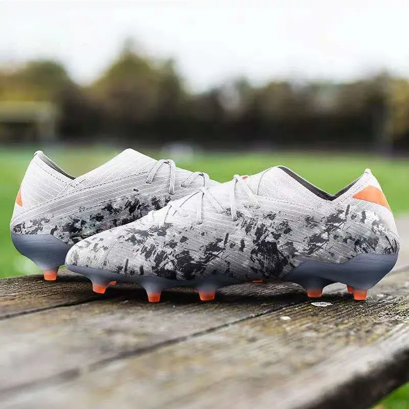 New Lace up Professional Soccer Shoes Football Boots Comfortable Light Cleats men outdoor soccer shoes