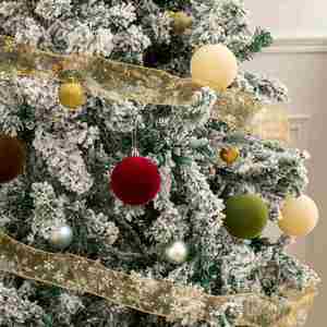 Adornos Navideños Colgantes de Terciopelo, Bonitas Bolas de Navidad Ecológicas de Plástico y Terciopelo en Verde y Borgoña - Product Image 2