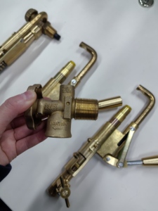 <span class=keywords><strong>Adaptateur</strong></span> <span class=keywords><strong>de</strong></span> <span class=keywords><strong>remplissage</strong></span> semi-automatique haute précision en laiton pour bouteilles <span class=keywords><strong>de</strong></span> <span class=keywords><strong>gaz</strong></span> GPL, <span class=keywords><strong>gaz</strong></span> chimique et <span class=keywords><strong>gaz</strong></span> <span class=keywords><strong>de</strong></span> papier, avec robinet d'angle et tête <span class=keywords><strong>de</strong></span> <span class=keywords><strong>remplissage</strong></span> haute pression - Product Image 4