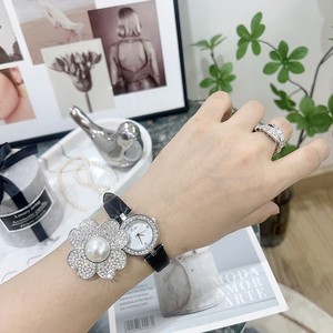 <span class=keywords><strong>Montre</strong></span> pour <span class=keywords><strong>femme</strong></span> Scottie de haute qualité, nouveau design, boutique spécialisée, <span class=keywords><strong>tendance</strong></span> de la mode, <span class=keywords><strong>montre</strong></span> à quartz, couverture à rabat fleurie, <span class=keywords><strong>montre</strong></span> de personnalité - Product Image 4