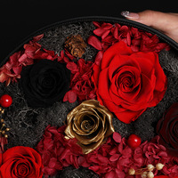 Ge conserveerde roos, eeuwige bloemen in een papieren doos voor Valentijnsdag cadeau, Moederdag cadeau, bloemen met echt aanvoelende bloembladjes