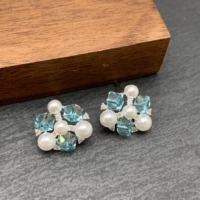 Boucles d'oreilles Bluetooth de style baroque Bijoux Accessoires d'écouteurs en cuivre et cristal avec perle d'eau douce Perle de pierre principale