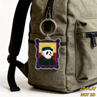 Porte-clés Panda dans un cadre orné, portrait artistique en acrylique avec pipe, cheveux bleus et bordure violette, breloque original style musée