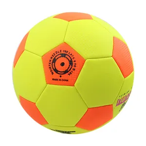 Großhandel Verschleiß festigkeit PVC aufblasbar gelb benutzer definierte Größe 5 Fußball Fußball für Spiel