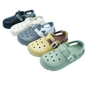 Chaussures de jardin à injection EVA populaires pour hommes et femmes Mules plates respirantes d'été et d'hiver pour adultes Sabots - Product Image 1
