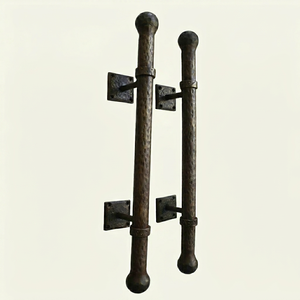Manija para Puerta de Hierro Forjado Galvanizado Resistente a la Oxidación; Fácil Instalación; Diseño Rectangular con Patrón en Relieve; Altamente Duradera y Tradicional - Product Image 1