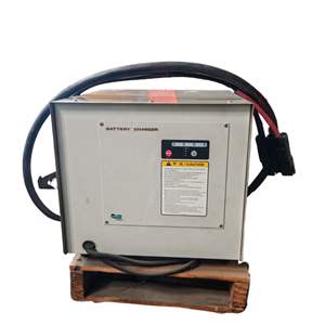 Cargador de Batería Doosan 80V 100A Trifásico 220V 60Hz Para Montacargas Eléctrico de Uso Industrial - Product Image 1