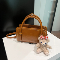 Sac à bandoulière vintage de forme carrée, en PU couleur café, avec pendentif en peluche Teddy, nœud en tissu Gingham, ferrures en laiton, sac à main bandoulière pour femme à double poignée