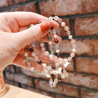 Nouveau bracelet tendance en perles d'eau douce avec breloques exquises en pierre rose, cristal et fleur de coquillage pour femme