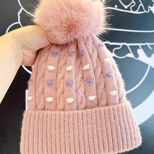 Gorro de Punto Jacquard con Puntos de Color Sólido, Forrado de Felpa, Grueso, Cálido para Exteriores, con Pompón, Moderno, Suave y Acogedor para Viajar - Product Image 4