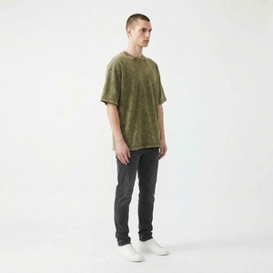 เสื้อยืดผ้าฝ้ายคุณภาพสูง 100% หนัก 220 กรัม ทรงปกติ ล้างสีแบบแอซิดวอช สไตล์วินเทจ  สำหรับผู้ชาย  รับสกรีนโลโก้ตามสั่ง - Product Image 2
