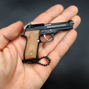 LETO Portachiavi a Forma di <span class=keywords><strong>Beretta</strong></span> <span class=keywords><strong>92f</strong></span> in Lega Modello in Miniatura Simulazione di Gioco Ciondolo Mini per Ragazzi dai 14 Anni in su - Product Image 3