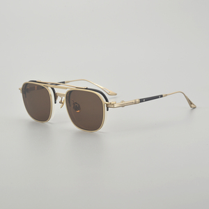 Monturas de <span class=keywords><strong>gafas</strong></span> de titanio ligeras de alta calidad <span class=keywords><strong>para</strong></span> hombre y mujer, monturas de <span class=keywords><strong>gafas</strong></span> de titanio cuadradas, <span class=keywords><strong>gafas</strong></span> con <span class=keywords><strong>Clip</strong></span> de sol magnéticas de lectura personalizada - Product Image 3