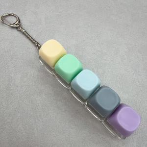 Llavero de teclado mecánico de cinco teclas con eje de plástico, modelo de botón de apriete, diseño arcoíris transfronterizo M Bean - Product Image 4
