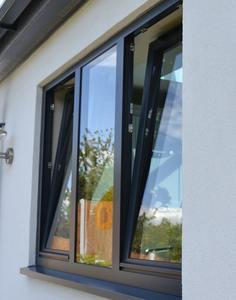 <span class=keywords><strong>Fenêtre</strong></span> panoramique contemporaine à ouverture basculante et à rotation - Systèmes en aluminium sur mesure pour des vues ininterrompues et une vie raffinée en mode double - Product Image 1