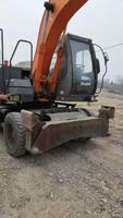 Excavatrice sur pneus Hitachi ZX130 d'occasion, 13 tonnes, très demandée, d'origine japonaise, certifiée CE, avec attache rapide et brise-roche, Daewoo