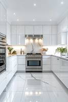 Meubles de cuisine de luxe blancs laqués brillants avec poignées dorées, armoires sur mesure modernes pour toute la maison, meubles de rangement domestique