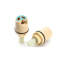 L'usine Naijie vend des noyaux de robinets en céramique de 25 mm pour les robinets d'eau chaude et froide des salles de bain, avec raccords d'eau à joint supérieur.