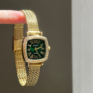 Nuevo Reloj de Mujer en Oferta, Reloj de Cuarzo Vintage Dorado Pequeño y Sencillo - Product Image 2