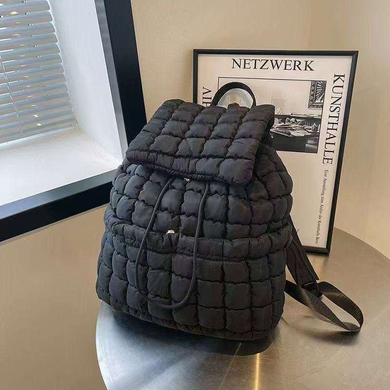 กระเป๋าเป้ลายสก็อตบุนวม [สีดำ]