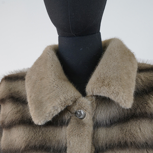 Manteau en fausse <span class=keywords><strong>fourrure</strong></span> de lapin mignon à deux couleurs personnalisées, col en fausse <span class=keywords><strong>fourrure</strong></span> matelassé - Product Image 4