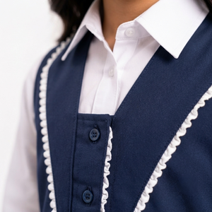 Uniforme Escolar Personalizado para Niñas, Vestido Pinafore de Algodón y Elastano Azul Marino, Camisa Blanca de Manga Larga, Estilo Clásico - Product Image 4