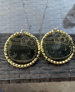 Benutzer definierte süße Zeichentrick figur KT Edelstahl Ohrringe Trendy Name Hoops für Mädchen Drops hipping Geschenks chmuck mit Piercing - Product Image 6