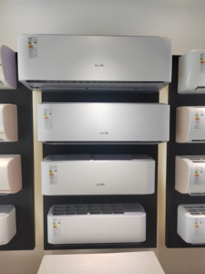 Climatiseurs mini-split personnalisables 9000 Btu 0,75 tonne avec double radiateur/évaporateur doré dans un système de contrôle intelligent vertical - Product Image 6