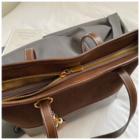 Sac fourre-tout en daim pour femme avec logo personnalisé, sac à main en cuir bicolore grande capacité avec surpiqûres contrastées, vente directe d'usine