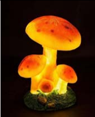 Luz decorativa de resina en forma de trompeta con pintura a mano y un brillo cálido naranja para decoración de parques y jardines. - Product Image 1